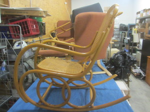 lot 7 image: Rattan Rocker