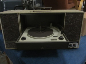 lot 22 image: Vintage HiFi