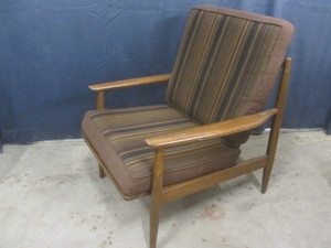lot 2 image: Vintage Baumritter Chair