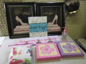 (EW3) Girls Room Decor...