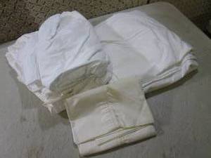 (F-3) Twin Size Sheets 2 Flat 1 Fit...