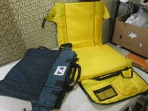 (EW5) 2 Portable Seat Cushions...