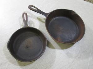 (RMDR) 2 Cast Iron Fry Pans 8 and ...