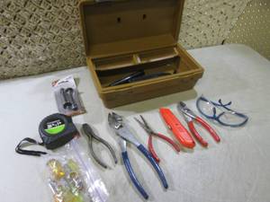 (BSB) Assorted Hand Tools Etc in Bo...