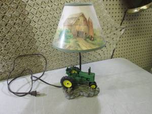 (FS) John Deere Table Lamp Works 16...