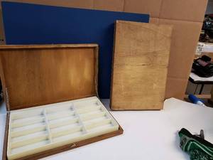 lot 182 image: 2 Display cases for small objects with plastic inserts - 2x13-12x 20-12