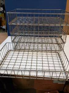 lot 183 image: 5 - Metal Wire Stacking Trays - They dont slide around when stacked. 22x13-12x4 high each