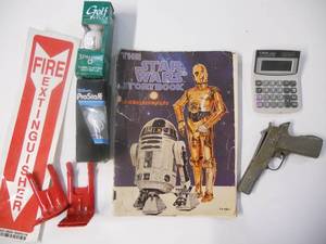 lot 50 image: Vintage Star wars book, golf balls, old cap gun, calculator, fire extinguisher items