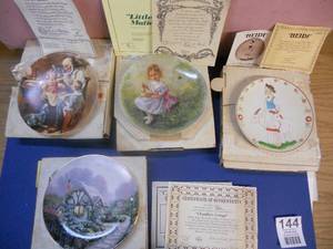 lot 144 image: Collector Plates Norman Rockwells The Toy Maker, Little Miss Muffet of the Mother Goose series, Heidi, Thomas Kinkade Chandlers Cottage,