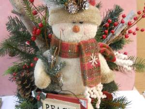 lot 104 image: Snowman Winter Dcor 24 high