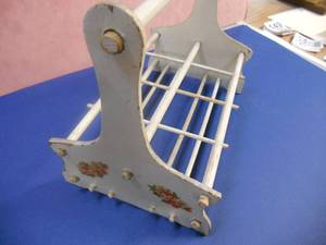 lot 148 image: Antique Glass Tumbler Holder - Would be cute painted