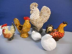 lot 153 image: 4 Chickens and 2 Quail