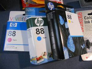lot 159 image: #10 Window Envelopes, #88 HP Ink Cartridges, Red Pens, Post-Its, Universal Clips, More
