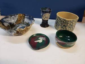 lot 173 image: Stoneware lot - Bowl, Crock, Dish, Spoon Rest, Renaissance Mug