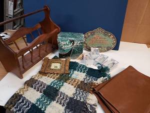 lot 177 image: Brown and Green Dcor