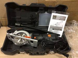 5 Amp 4-12 in. Beveling Compact Circular Saw with Laser and Carrying Case by WEN in good&nbsp condition