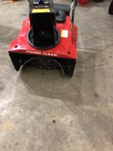 Power Clear 721 E 21 in. 212 cc Single-Stage Self Propelled Electric Start Gas Snow Blower by Toro In good condition