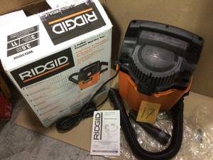 lot 17 image: 3 Gal. 3.5-Peak HP Portable WetDry Shop Vacuum with Built-in Dust Pan, Filter,  Expandable Hose and Car Nozzle by RIDGID open box customer return