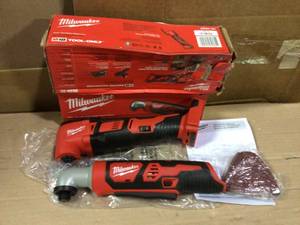 lot 19 image: Lot of 2 Milwaukee tools open box see pictures