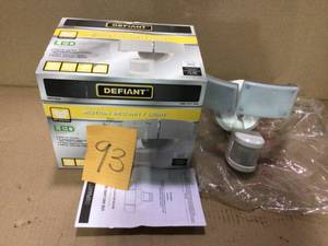 lot 93 image: 270° 3-Head White LED Motion Outdoor Security Light by Defiant in good  condition