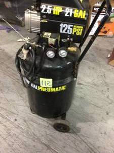 lot 112 image: Central Pneumatic 21 gallon air compressor  used in working conditions