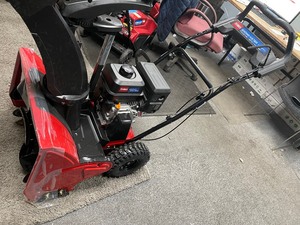 lot 118 image: SnowMaster 724 ZXR 24 in. 212cc Single-Stage Gas Snow Blower by Toro  In like New Conditions