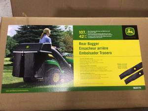 42 in. Twin Bagger for 100 Series Tractors by John Deere open box customer return in good condition see pictures