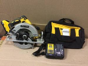 20-Volt MAX Lithium-Ion Cordless Brushless 7-14 in. Circular Saw with Brake (Tool-Only) by DEWALT open box customer return in good condition see pictures