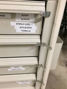 lot 26 image: S & S 4 Drawer Locking Medication Cart With Bunnex Gooseneck Light Halogen Lamp - Great Cart However Lamp Needs Charger (Not Included) 