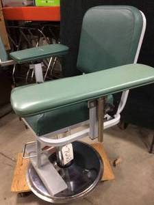 lot 30 image: MSRP $1200&nbspCustom Comfort Medtek Hydraulic Height Adjustable&nbspBlood Donor Phlebotomy Chair - Great Condition With Exception On Arm Pad Has Cracking - See Picture