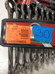 lot 30 image: HUSKYY Ratcheting Metric Combination Wrench Set (11-Piece)