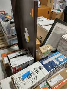 lot 108 image: PALLET OF ASSORTED ITEMS