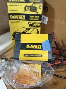 lot 40 image: DEWALT 1000-Watt Power Inverter