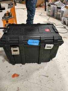 lot 95 image: HUSKY TOOL BOX