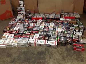 LOT OF ASSORTED DOOR KNOBS, LOCKS  AND DOOR HANDLES  ALL COSTUMER RETURNS see Pictures