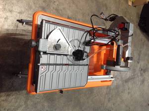 RIDGID 7 In Wet Tile Saw with Stand open Box see pictures