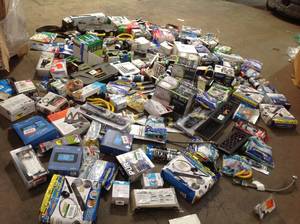 HUGE LOT OF HARDWARE , PLUMBING AND MISC ALL CUSTOMER RETURNS SEE PICS  