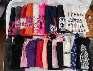 12 womens tank tops & 9 womens t-shirts . Sz small & med
