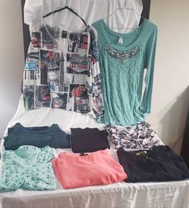 15 Womens tops. Size sm & med, short & long sleeve
