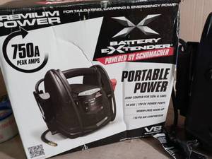 Battery Extender 12-Volt, 750 Amp Battery Jump Starter by Schumacher - open box not used