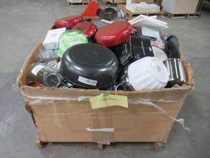 lot 204 image: WHOLESALE MIXED PALLET OF MISCELLANEOUS COOKWARE, KITCHEN ITEMS, POTSPANS AND MORE