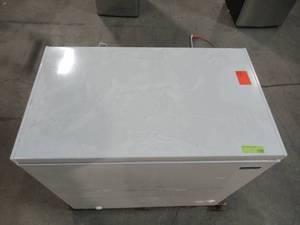 lot 207 image: Magic Chef 7.0 cu. ft. Chest Freezer in White -4 HMCF7W4