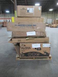 lot 104 image: WHOLESALE MIXED PALLET OF SHOWER WALLS, BASES, TUB AND MORE