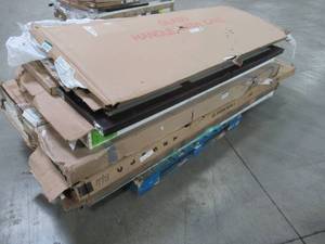 lot 109 image: WHOLESALE MIXED PALLET OF MISCELLANEOUS INTERIOR DOORS