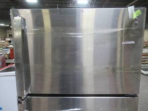 lot 118 image: GE 17.5 cu. ft. Top Freezer Refrigerator in Stainless Steel GTS18GSNRSS
