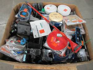 lot 226 image: WHOLESALE MIXED PALLET OF MISCELLANEOUS POWER TOOL ACCESSORIES AND SHOP EQUIPMENT