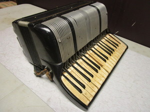 SCANDALLI BREVETTI ACCORDION