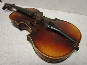 VIOLIN THAT IS A COPY OF A STRADIVARIUS MADE IN CZECHOSLOVAKIA