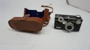 lot 15 image: Vintage Argus C3 Rangefinder 3.5 Camera