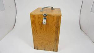 lot 41 image: Vintage Coleman Lantern in Wood Box with 2 Latches